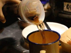 老吹空调 喝乌梅生姜饮