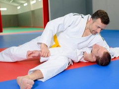 腰椎间盘突出症者可以怎样锻炼？腰间盘突出的治疗方法是什么？